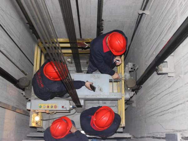 液壓升降貨梯施工現場